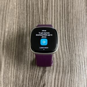 Fitbit Versa 4 Fitness Smartwatch Platinum